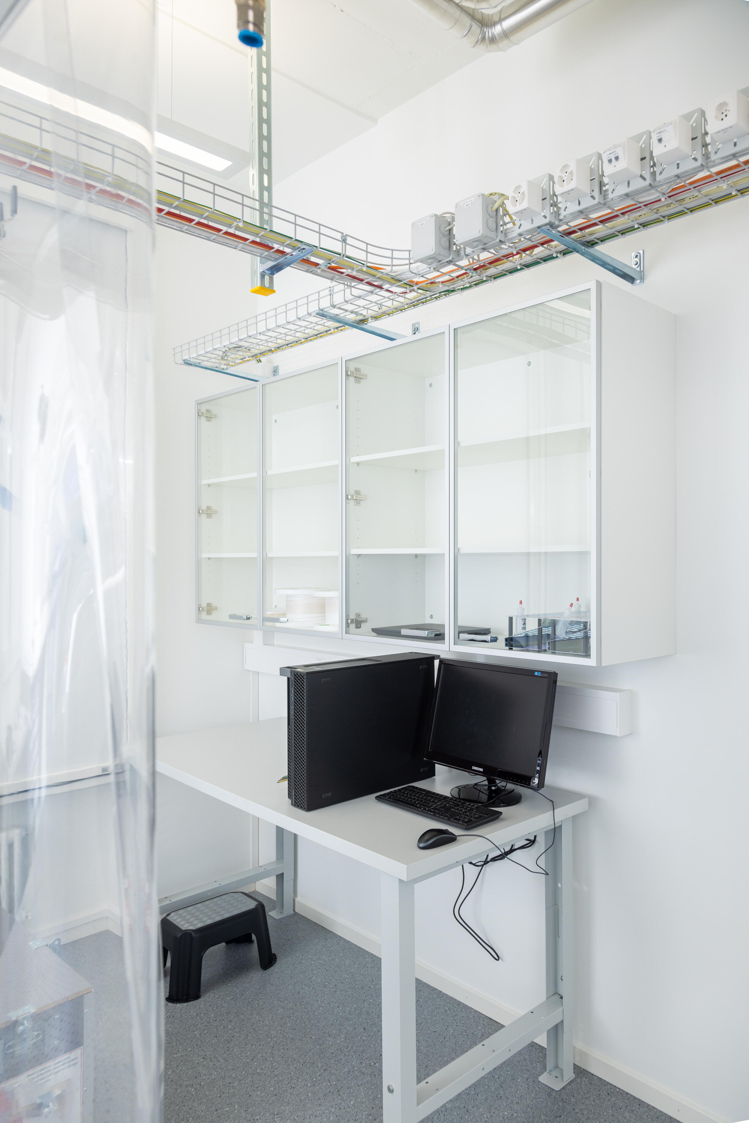 Aménagement intérieur sur mesure et construction de laboratoires pour l’université de Bâle par Froidevaux