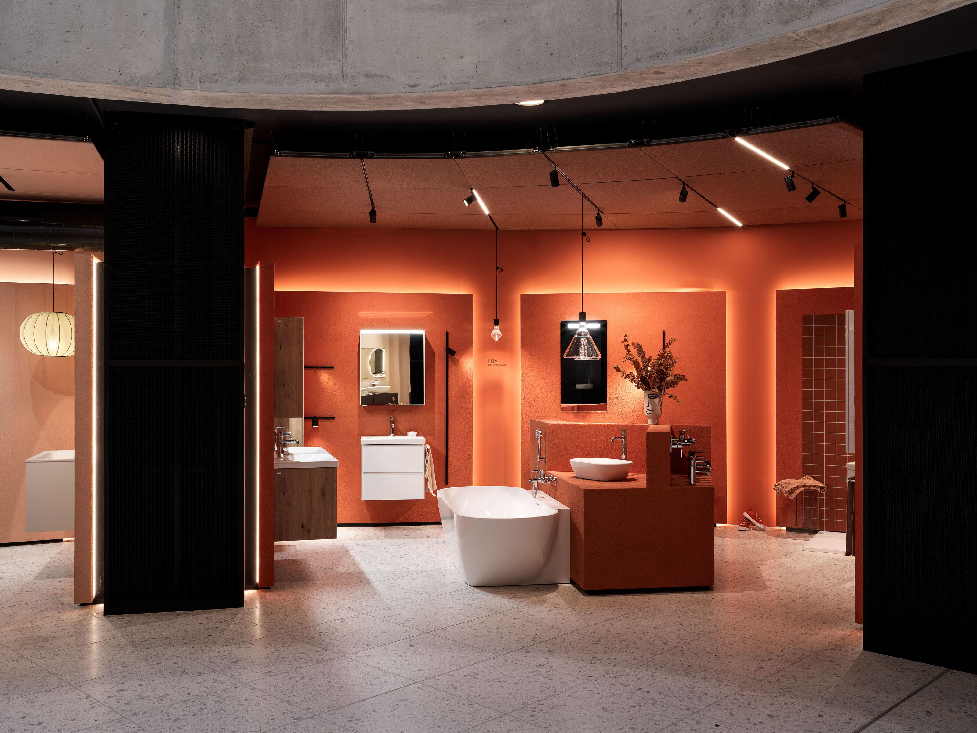 Aménagement intérieur sur mesure pour le Forum Laufen Schweiz AG par Froidevaux