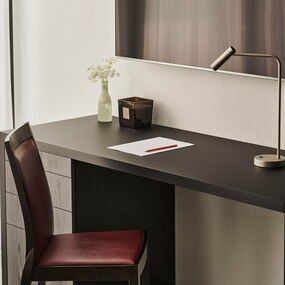 Individueller Möbelbau: Schreibtisch mit Bürocontainer