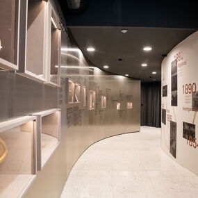 Individueller Innenausbau für Forum Laufen Schweiz AG von Froidevaux