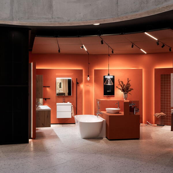 Aménagement intérieur sur mesure pour le Forum Laufen Schweiz AG par Froidevaux