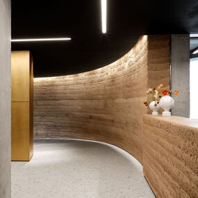 Aménagement intérieur sur mesure pour le Forum Laufen Schweiz AG par Froidevaux