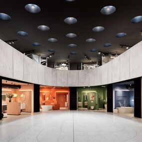 Aménagement intérieur sur mesure pour le Forum Laufen Schweiz AG par Froidevaux